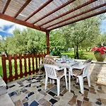 Kuki By Interhome Appartement Poreč